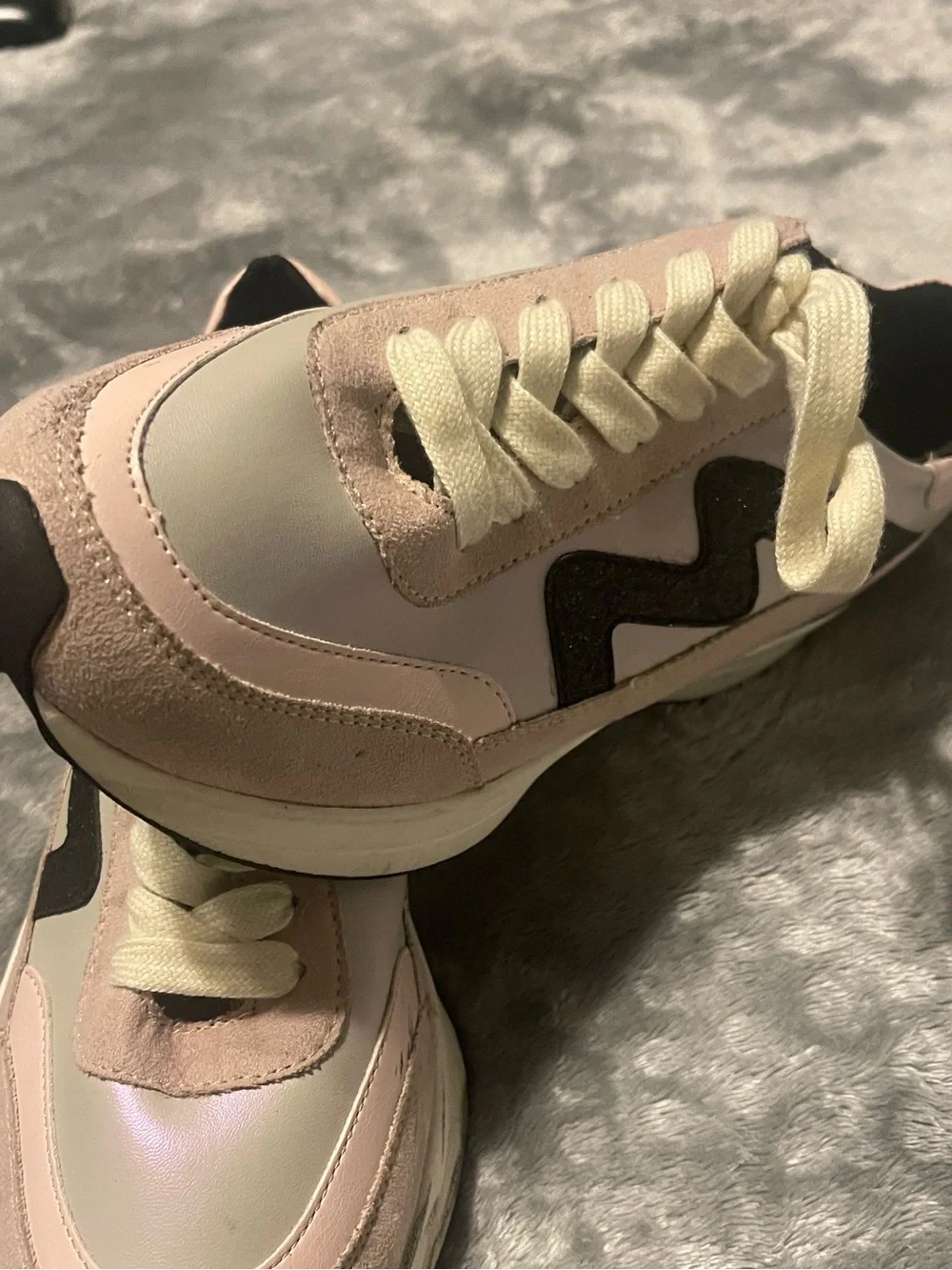 Steve Madden kids size 5 Pink and Cream Casual Sneaker